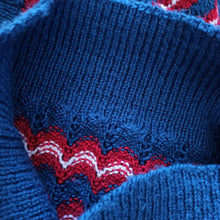 Laden Sie das Bild in den Galerie-Viewer, 1940s (?) - True Vintage Handmade Victory Colors Knitted Sweater
