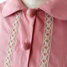 Charger l&#39;image dans la galerie, 1940s - Exquisite Antique Pink Peplum Cotton Suit - W27 (70cm)
