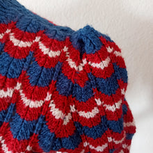 Cargar imagen en el visor de la galería, 1940s (?) - True Vintage Handmade Victory Colors Knitted Sweater
