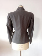 Laden Sie das Bild in den Galerie-Viewer, 1940s - Elegant Grey Gabardine Wool Blazer Jacket - W29 (74cm)
