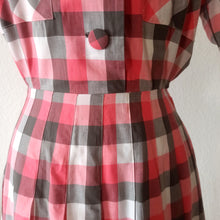 Load image into Gallery viewer, 1940s - Gorgeous Pink Plaid Cotton Dress - W26 (66cm)
