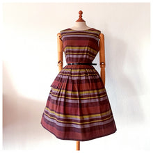 Carica l&#39;immagine nel visualizzatore di Gallery, 1950s 1960s - Le Signe de Paris, France - Exquisite Pistacho Brown Dress - W30 (76cm)
