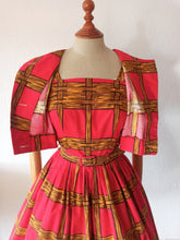 Charger l&#39;image dans la galerie, 1950s - ASTOR - Stunning French Novelty Print Bolero Dress - W26 (66cm)
