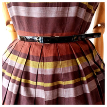 Cargar imagen en el visor de la galería, 1950s 1960s - Le Signe de Paris, France - Exquisite Pistacho Brown Dress - W30 (76cm)
