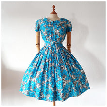 Load image into Gallery viewer, 1950s -Stunning Roseprint Cold Rayon Dress - W23.5 (60cm)
