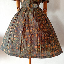 Laden Sie das Bild in den Galerie-Viewer, 1950s 1960s - Gorgeous Abstract Satin Dress - W36 (91cm)
