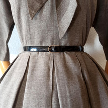Laden Sie das Bild in den Galerie-Viewer, 1950s - MANFORD - Gorgeous Grey Gabardine Dress - W31 (78cm)
