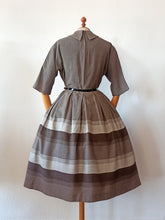 Charger l&#39;image dans la galerie, 1950s - MANFORD - Gorgeous Grey Gabardine Dress - W31 (78cm)
