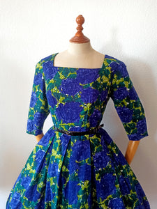 1950s - Modelhaus Manuela, Germany - Bluish Purple Roses Dress - W30 (76cm)