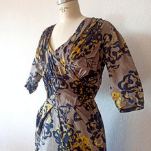 Load image into Gallery viewer, 1950s - Spectacular French Couture Wildsilk Dress - W27 (68cm)
