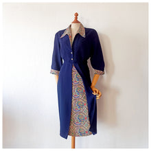 Charger l&#39;image dans la galerie, 1940s - Beautiful Navy Rayon Crepe Dress - W35 (88cm)
