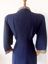 Cargar imagen en el visor de la galería, 1940s - Beautiful Navy Rayon Crepe Dress - W35 (88cm)
