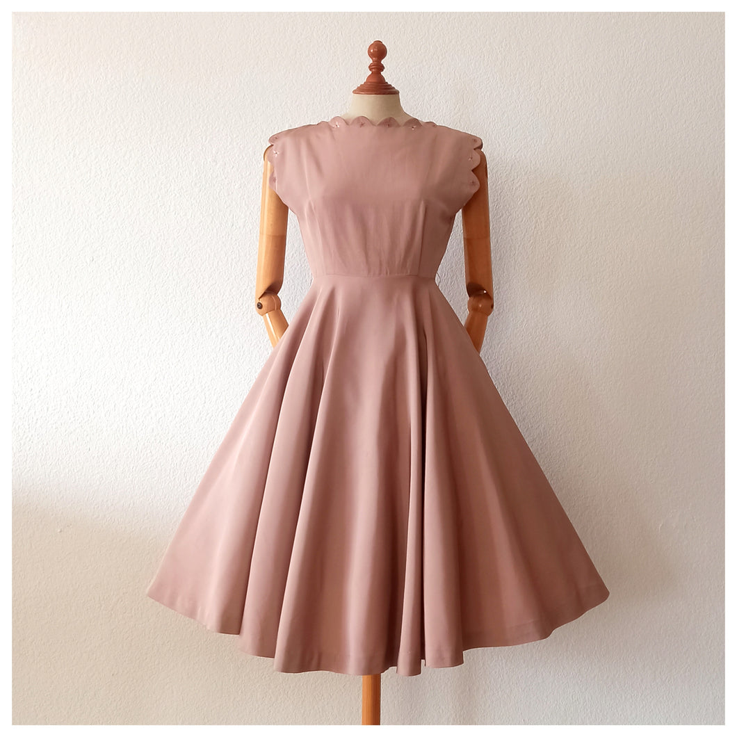 1950s - Adorable Antique Pink Beaded Dress - W27 (68cm)