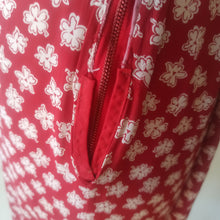 Cargar imagen en el visor de la galería, 1940s - Beautiful Red Floral Rayon Crepe 2pc Suit - W31 (80cm)

