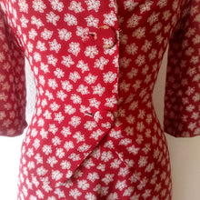 Load image into Gallery viewer, 1940s - Beautiful Red Floral Rayon Crepe 2pc Suit - W31 (80cm)
