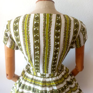 1950s - Gorgeous Green Floral Rayon Dress - W29 (74cm)