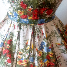 Load image into Gallery viewer, 1950s - Stunning Spring Flowers Cotton Dress - W27.5 (70cm)
