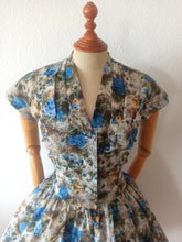 Charger l&#39;image dans la galerie, 1950s - Gorgeous Floral Garden Dress - W31 (80cm)
