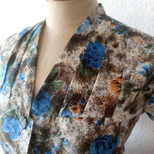 Laden Sie das Bild in den Galerie-Viewer, 1950s - Gorgeous Floral Garden Dress - W31 (80cm)
