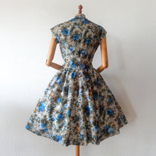 Charger l&#39;image dans la galerie, 1950s - Gorgeous Floral Garden Dress - W31 (80cm)
