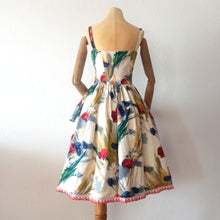 Cargar imagen en el visor de la galería, 1950s - Stunning Petite Floral Dress - W23.5 (60cm)
