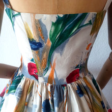 Carica l&#39;immagine nel visualizzatore di Gallery, 1950s - Stunning Petite Floral Dress - W23.5 (60cm)
