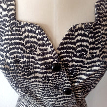 Cargar imagen en el visor de la galería, 1950s - Stunning Zebra Print Wiggle Dress - W25 (64cm)
