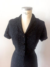 Cargar imagen en el visor de la galería, 1950s - Precious Black Cotton Lace Dress - W28 (72cm)
