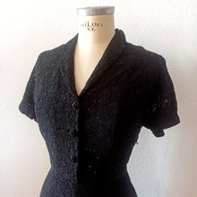 Cargar imagen en el visor de la galería, 1950s - Precious Black Cotton Lace Dress - W28 (72cm)
