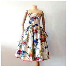 Charger l&#39;image dans la galerie, 1950s - Stunning Petite Floral Dress - W23.5 (60cm)
