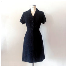 Cargar imagen en el visor de la galería, 1950s - Precious Black Cotton Lace Dress - W28 (72cm)
