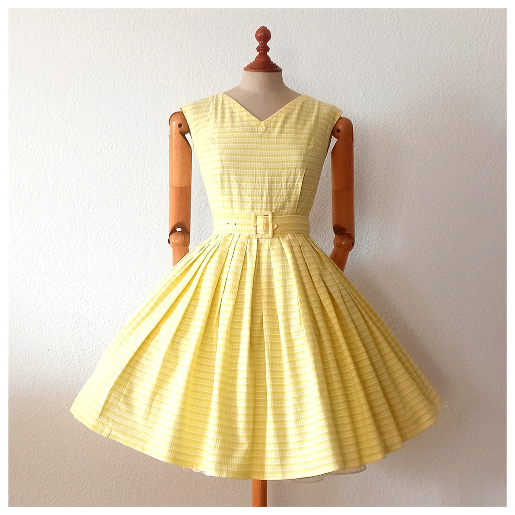 1950s - Adorable Yellow White Textured Cotton Dress - W26 (66cm)