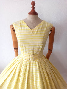 1950s - Adorable Yellow White Textured Cotton Dress - W26 (66cm)