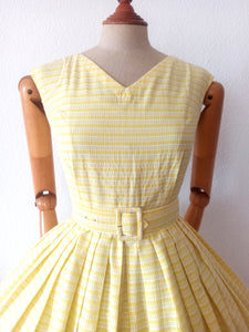 1950s - Adorable Yellow White Textured Cotton Dress - W26 (66cm)