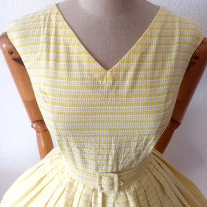 1950s - Adorable Yellow White Textured Cotton Dress - W26 (66cm)