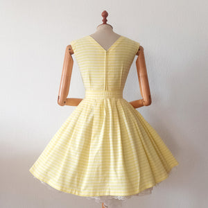 1950s - Adorable Yellow White Textured Cotton Dress - W26 (66cm)