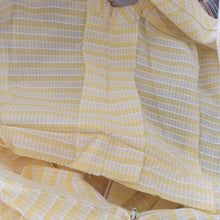 Charger l&#39;image dans la galerie, 1950s - Adorable Yellow White Textured Cotton Dress - W26 (66cm)
