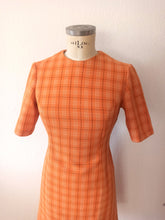 Carica l&#39;immagine nel visualizzatore di Gallery, 1960s - Gorgeous Orange Cotton Wool Dress - W30 (76cm)
