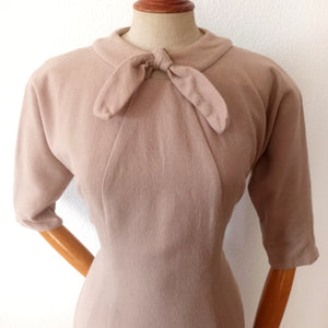 1950s 1960s - Stunning Radically Curvy Wool Dress - W30 (76cm)