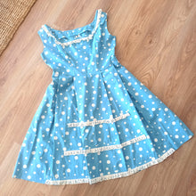 Laden Sie das Bild in den Galerie-Viewer, 1950s - Adorable German Baby Blue Dotted Cotton Dress - W34 (86cm)
