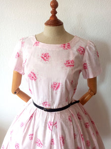 1950s - Sweet Pink Floral Cotton Day Dress - W27 (68cm)