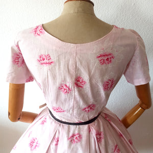 1950s - Sweet Pink Floral Cotton Day Dress - W27 (68cm)