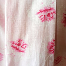 Charger l&#39;image dans la galerie, 1950s - Sweet Pink Floral Cotton Day Dress - W27 (68cm)
