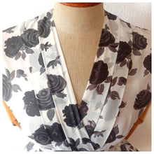 Cargar imagen en el visor de la galería, 1950s - Gorgeous Black Roses Nylon Dress - W27 (68cm)
