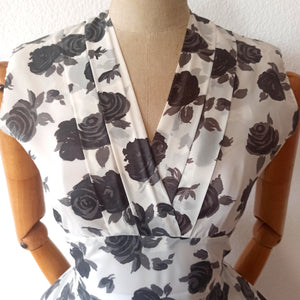 1950s - Gorgeous Black Roses Nylon Dress - W27 (68cm)