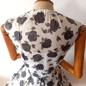 1950s - Gorgeous Black Roses Nylon Dress - W27 (68cm)