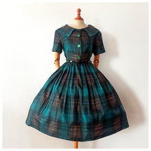 Carica l&#39;immagine nel visualizzatore di Gallery, 1950s - Exquisite French Green Tartan Dress - W32 (82cm)
