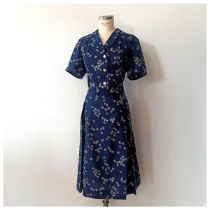 1940s - Gorgeous Navy Blue Floral Dress - W39 (100cm)