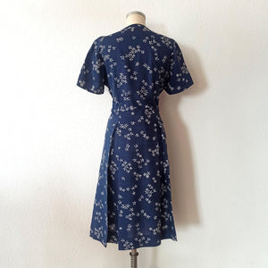 1940s - Gorgeous Navy Blue Floral Dress - W39 (100cm)