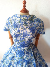 Cargar imagen en el visor de la galería, 1950s - Gorgeous French Floral Satin Dress - W29 (74cm)
